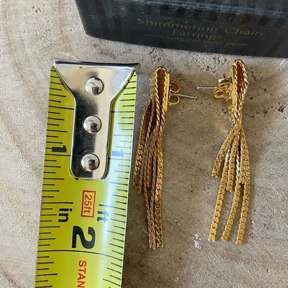 Avon Shimmering Chain Earrings - Picture 3 of 4